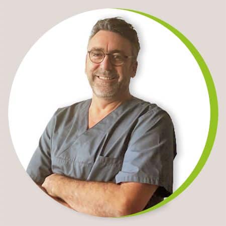 Xavier Fresnel, Podologue spécialiste du pied depuis 30 ans - RheelaxX® Xavier Fresnel, spécialiste du pied depuis 30 ans, a mis au point et développé la semelle RheelaxX®
